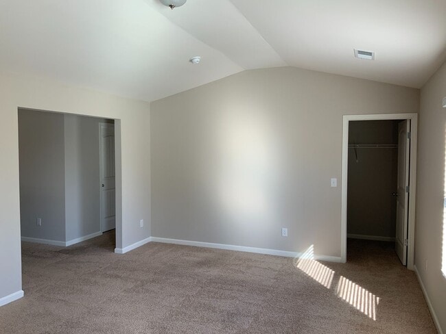 Building Photo - Chelsea Reserve  4 BR / 2.5 Ba / 2 family Room / 2 stories