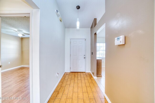 Building Photo - 5628 Loma Vista Dr W