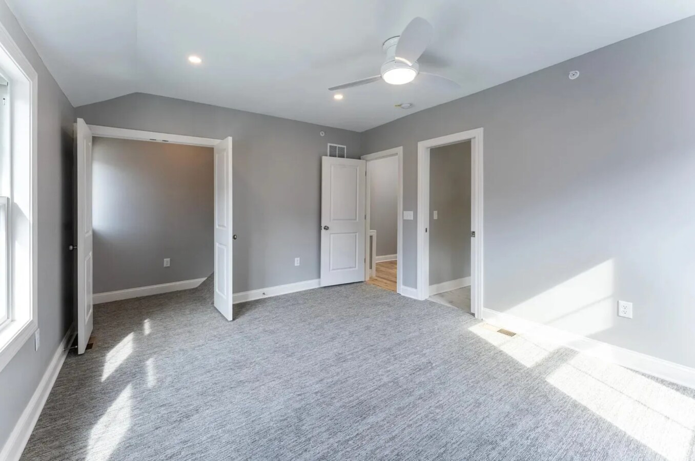 Building Photo - 4462 Broadway Blvd