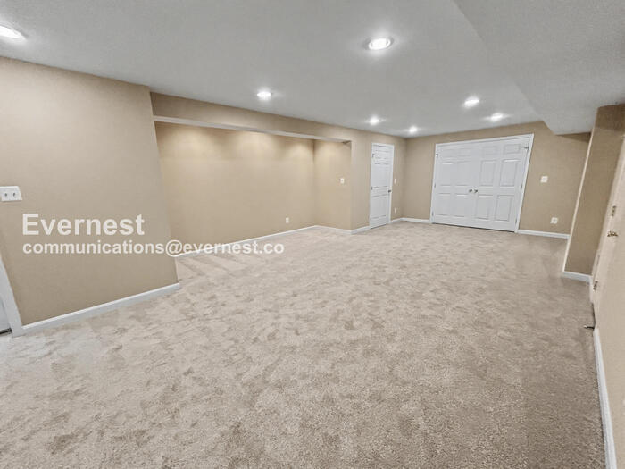 Building Photo - 8 Sarrington Ct