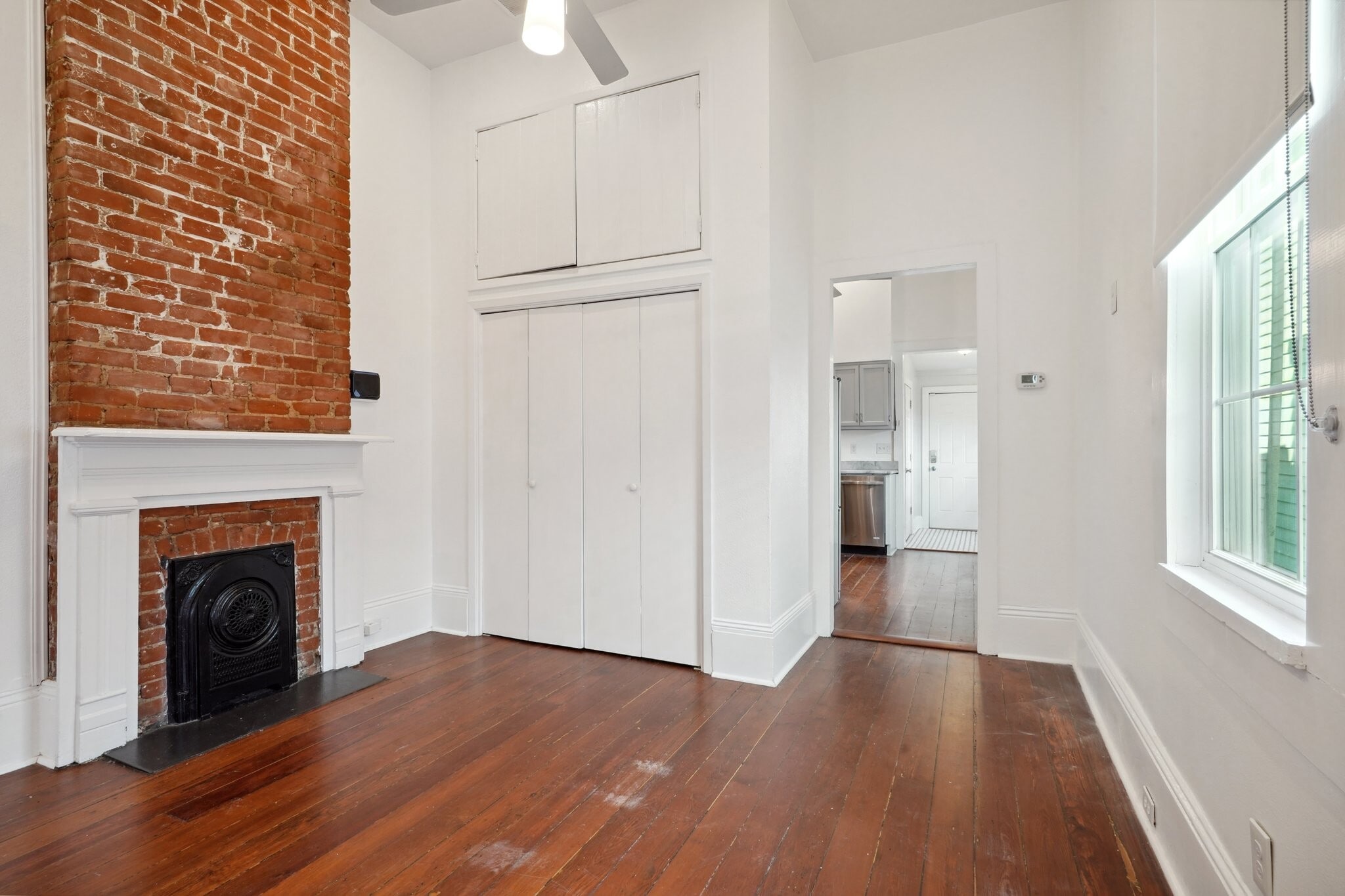 middle bed - 3980 Annunciation St