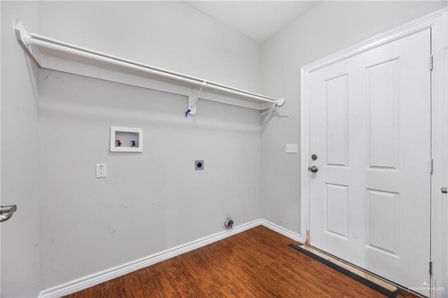 Building Photo - 13 Nannette Ave