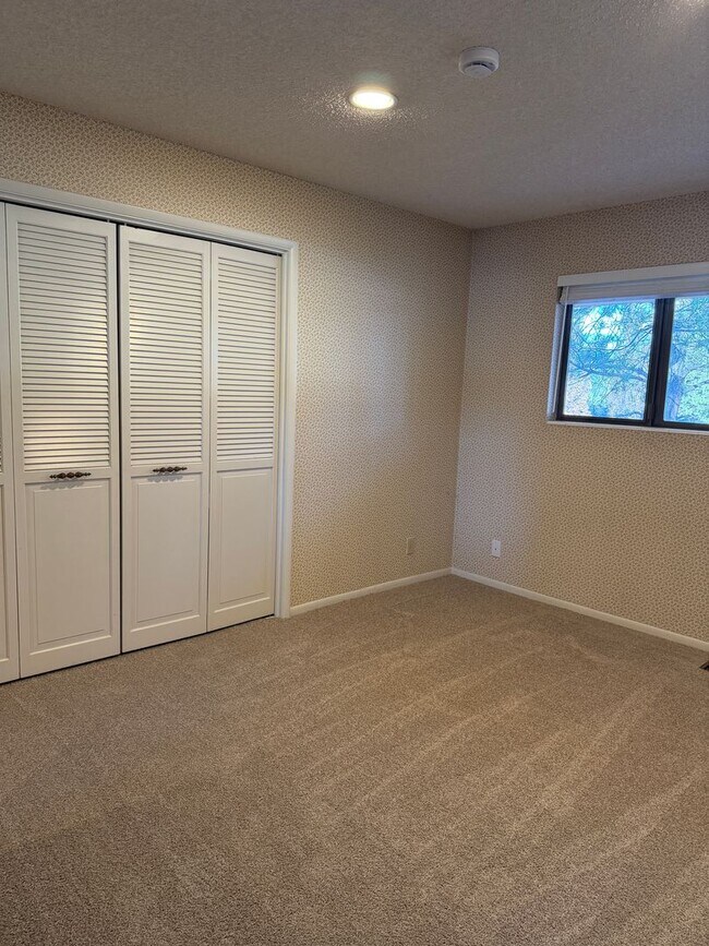 Building Photo - Beautiful home in Southwest Reno's Lake Ridge Shores East!