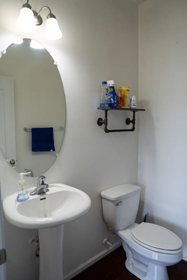 Building Photo - 4 Bedroom 3.5 Bathroom Townhome available in Suncrest Village- 06/4/2026