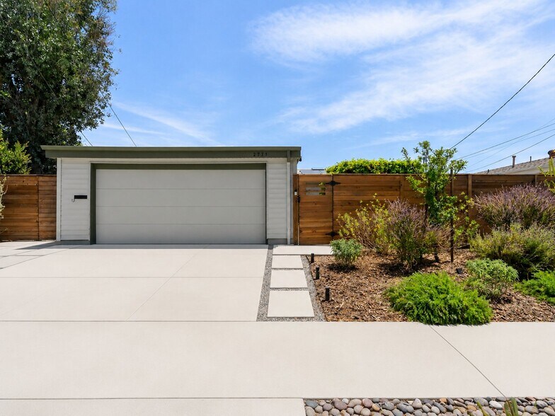 Building Photo - 2771 Marathon Dr