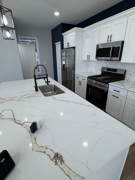 Building Photo - 963 Heyl Ave