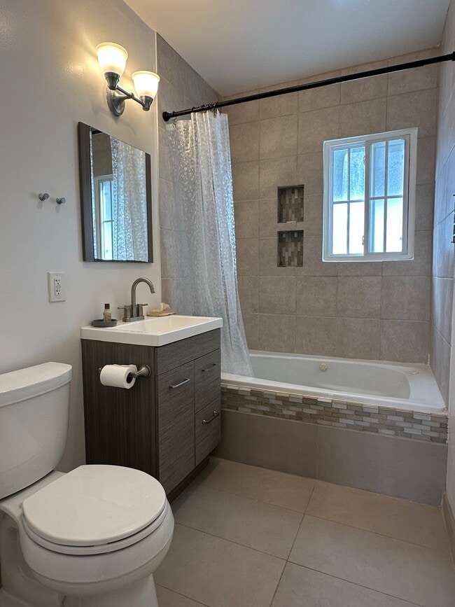 Building Photo - 8525 Hargis St