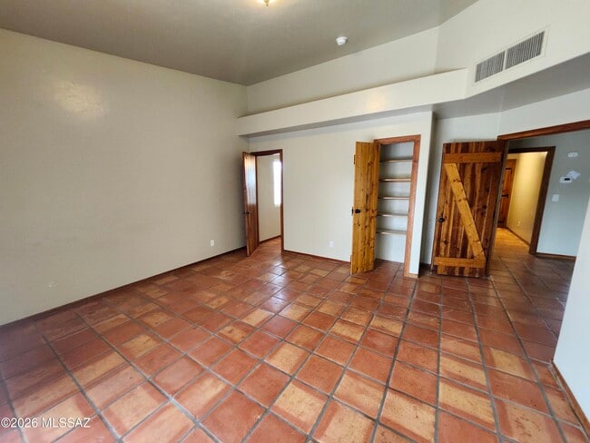 Building Photo - 11065 E Snyder Rd
