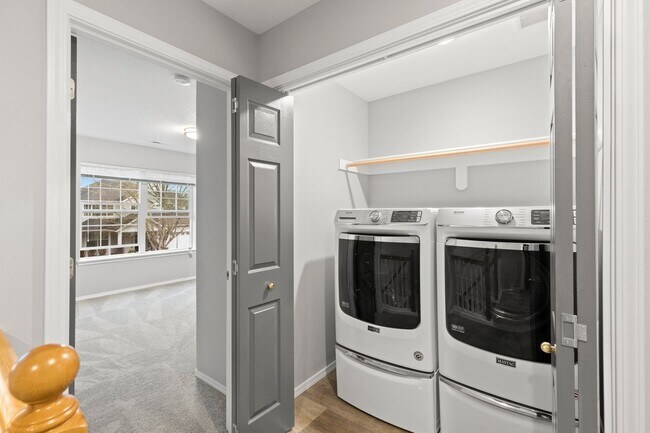 Building Photo - BETHANY 5 bedroom 3 full bath- Beaverton School District- Nike