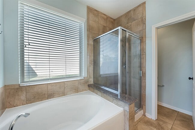 Building Photo - 204 Echo Brook Ln