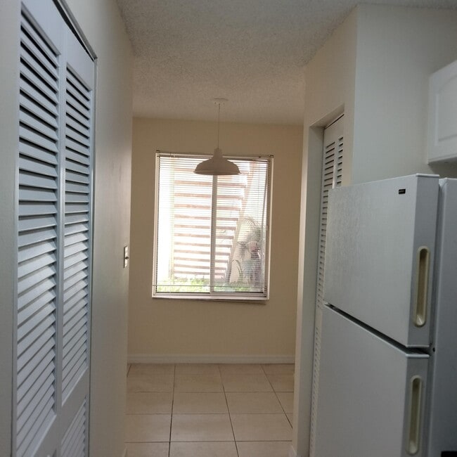 Building Photo - 13112 Glenmoor Dr