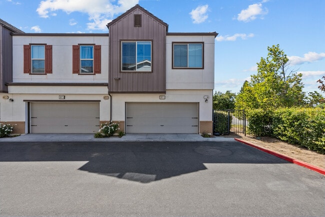 Building Photo - 105 Red Brick Dr