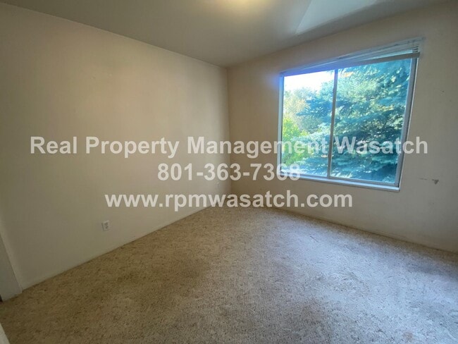 Building Photo - Charming 3 Bedroom 2 Bathroom Downtown Condo!