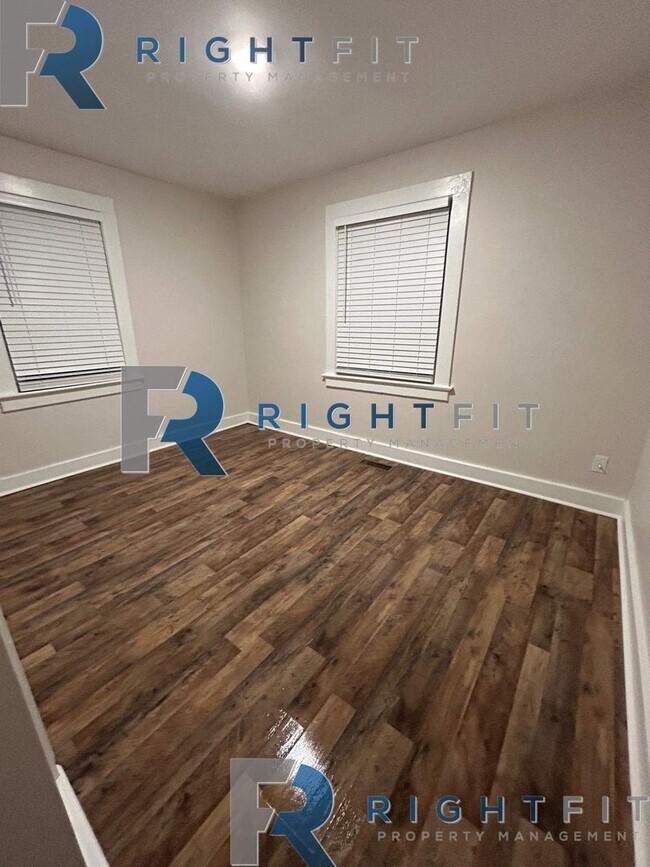 Building Photo - Newly Renovated House in Columbus