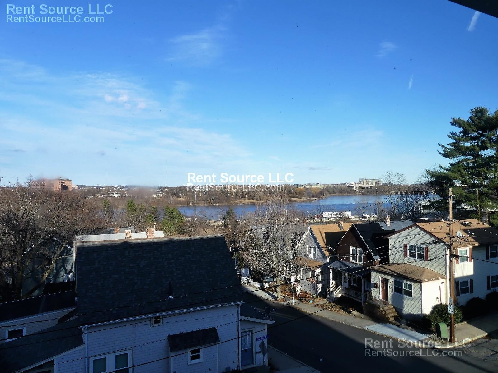 Building Photo - 98 Moreland St