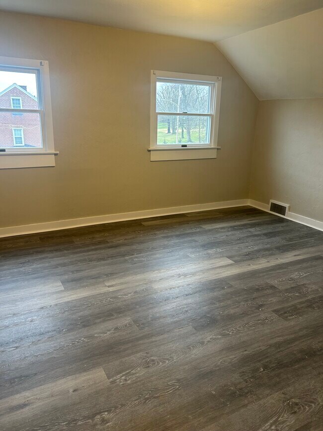 Building Photo - 335 S Lincoln Ave