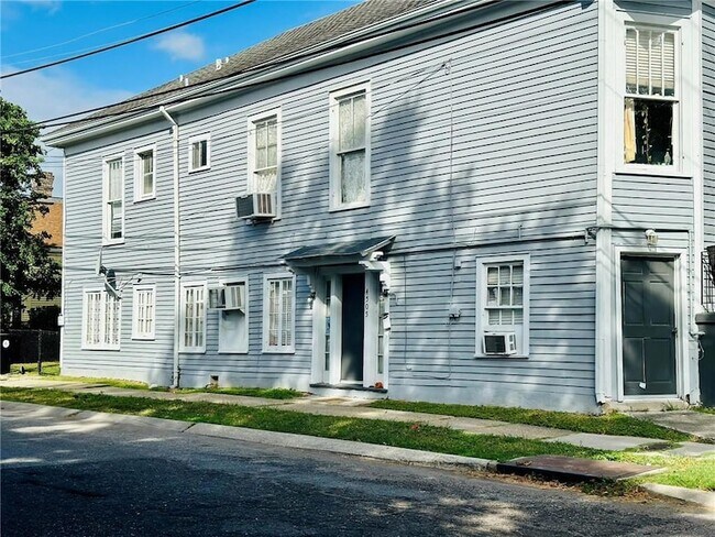 Building Photo - 2300 Jena St