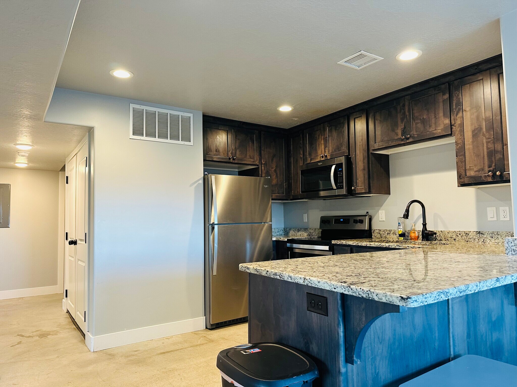 Building Photo - 583 N 400 E