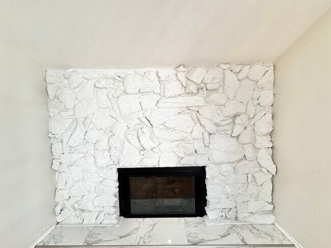 Building Photo - 5138 W 141st St