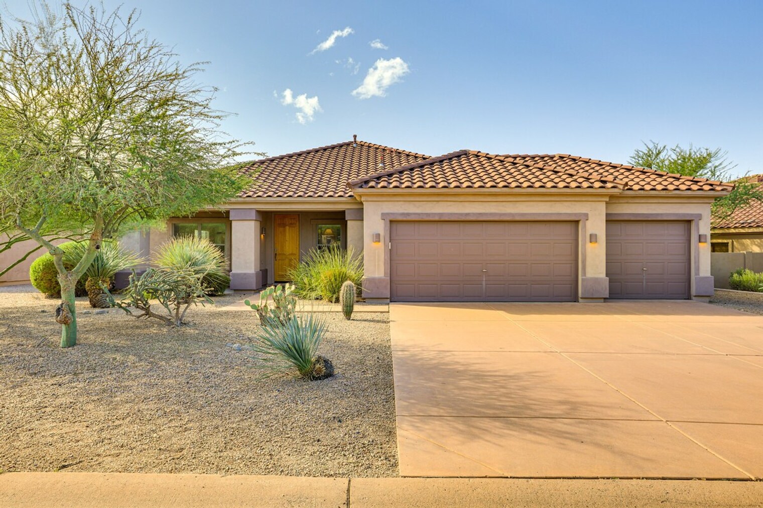 Building Photo - 9443 E Whitewing Dr