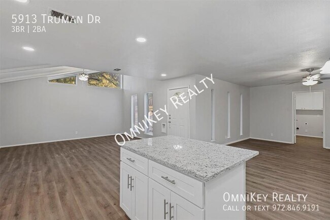 Building Photo - 5913 Truman Dr