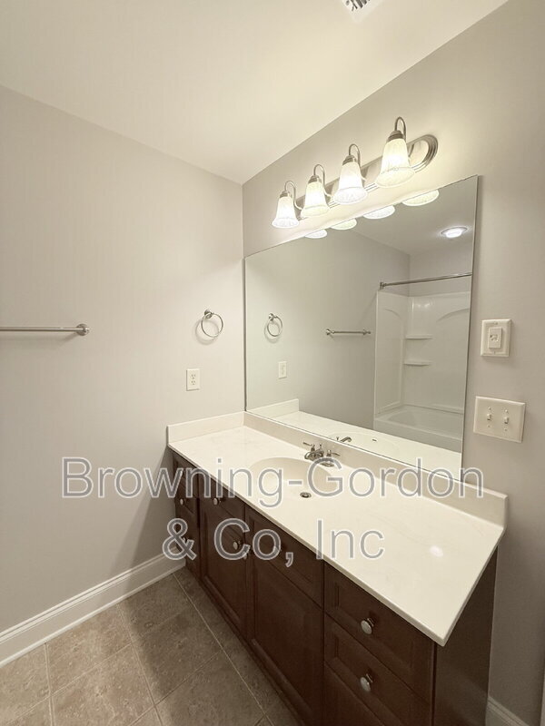 Building Photo - 1057 Woodbury Falls Dr