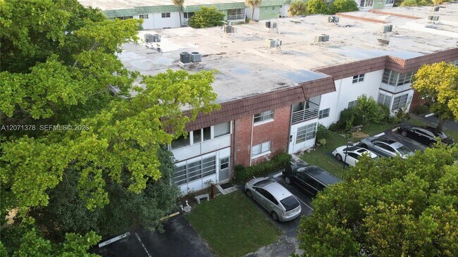 Building Photo - 4801 NW 22nd Ct
