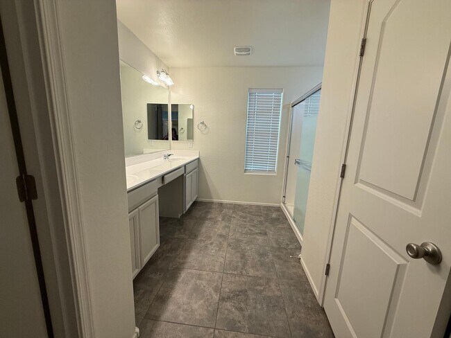 Building Photo - 16579 W Jenan Dr