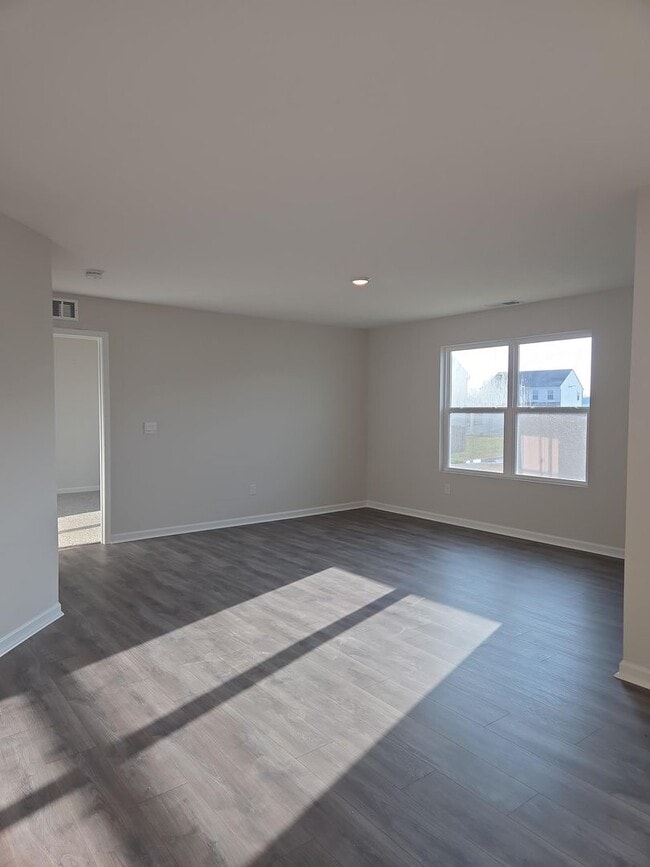 Building Photo - Brand new 4 bed 2 bath house with everything!