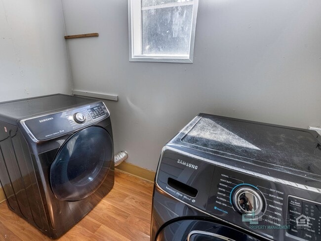 Building Photo - Charming 2-Bedroom Home with Private Yard ...