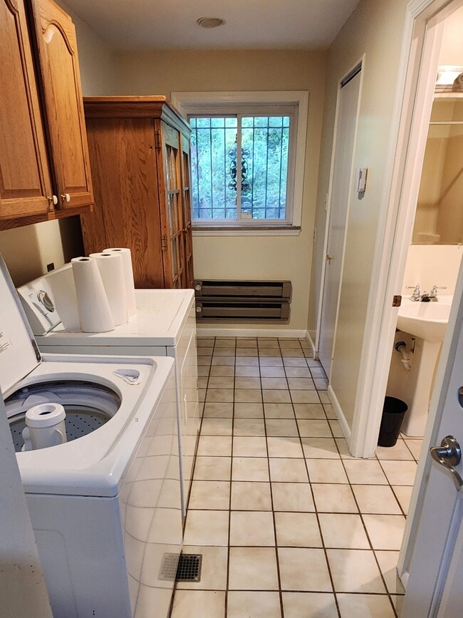 Laundry Room - 1037 Duffield St