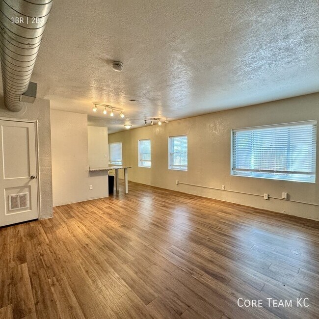 Building Photo - 629 E Armour Blvd