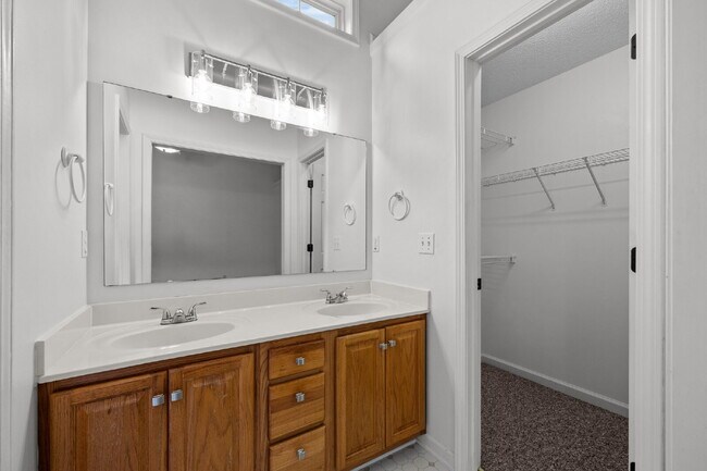 Building Photo - Convenient 3-Bedroom Rental with Fenced Ya...