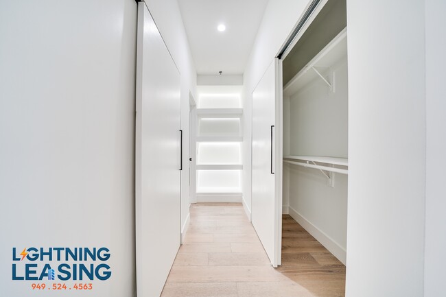Building Photo - 8811-8815 Burton Way