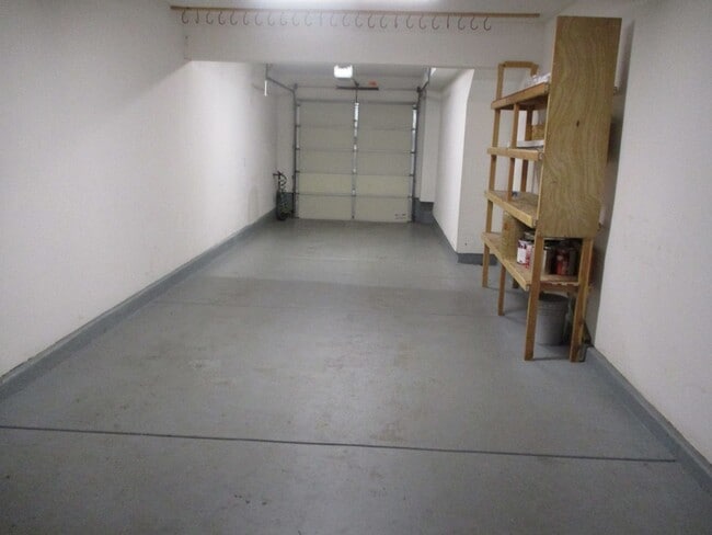 Building Photo - Beautiful 2 bedroom 2 bath town home plus ...