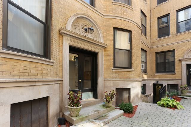 Primary Photo - 1216 N Dearborn St