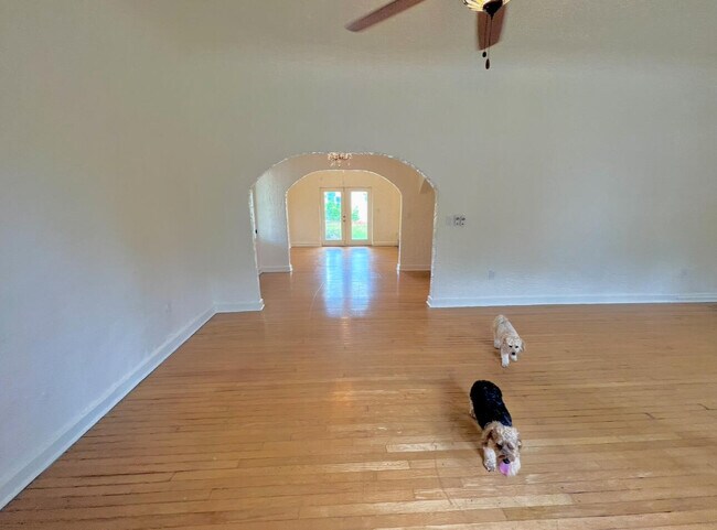Building Photo - 302 Fordham Dr