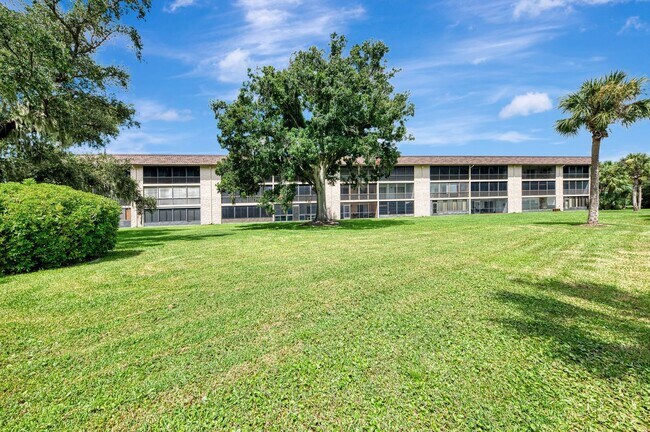 Building Photo - BEAULTIFUL 1 BEDROOM, 1 BATHROOM CONDO LOCATED JUST MINUTES FROM VENICE BEACH!