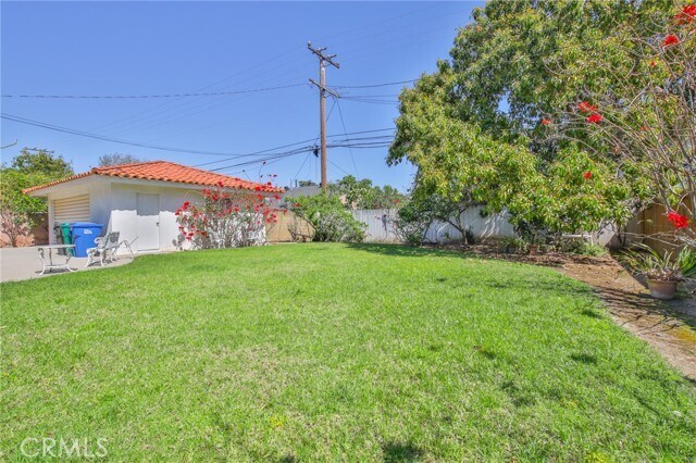 Building Photo - 3744 Pine Ave