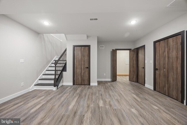 Building Photo - 405 N Simpson St