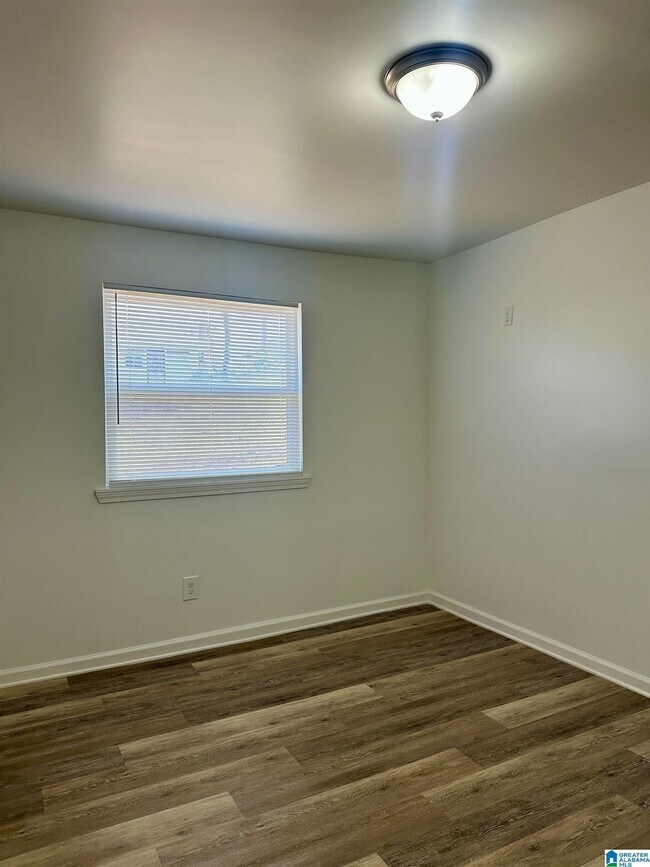 Building Photo - 1911 19th Ct N