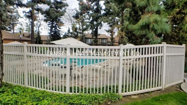 Building Photo - 14045 Bayside Dr