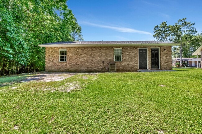 Building Photo - Charming single-story ranch-style home loc...