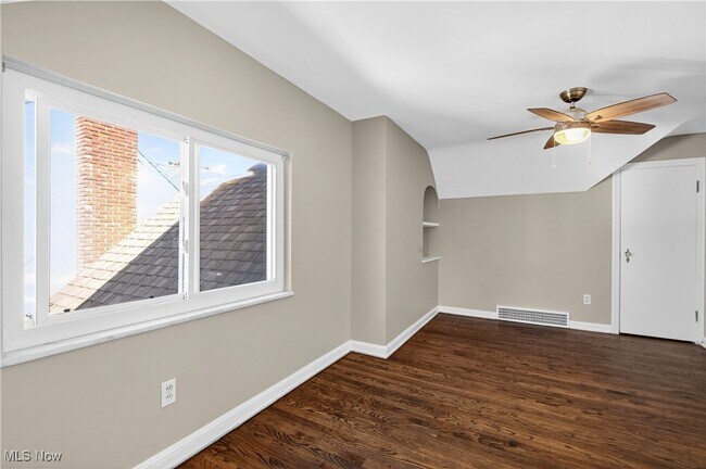 Building Photo - 2520 Laurelhurst Rd