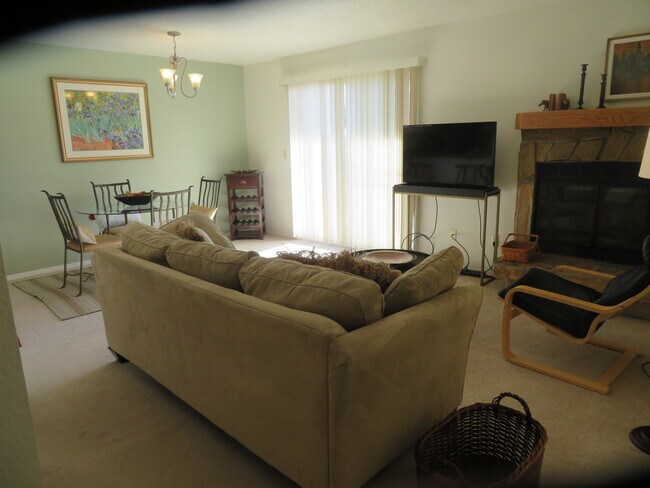 Building Photo - 2201 Sentry Dr