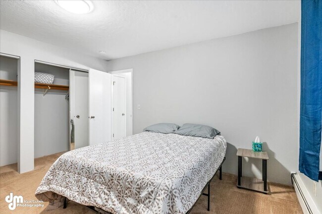 Building Photo - The Single-Family Alternative: 3BD/2BA Triplex Unit with Modern Comforts