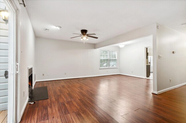 Spacious great room opens to the back deck & the fully fenced backyard - 1644 Skiffes Creek Cir