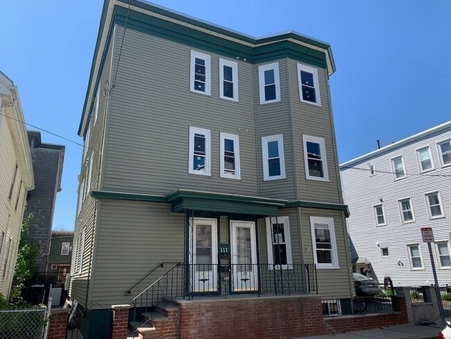 Building Photo - 21 Oakland St