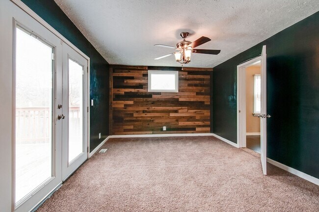 Building Photo - 821 W McKennie Ave