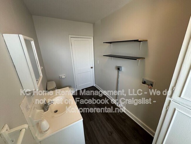 Building Photo - 1114 E Myrtle St